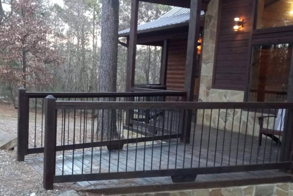 Iron Horse Lodge Sleeps 18, Games, Fire Pit, Hot Tub, Ev, More Broken Bow Bagian luar foto