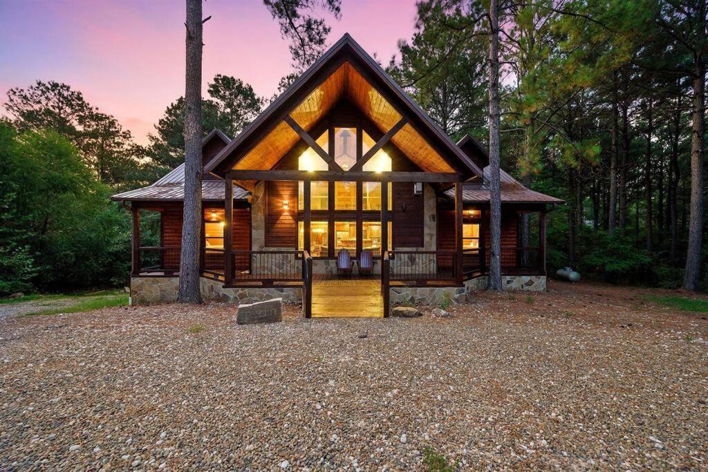Iron Horse Lodge Sleeps 18, Games, Fire Pit, Hot Tub, Ev, More Broken Bow Bagian luar foto